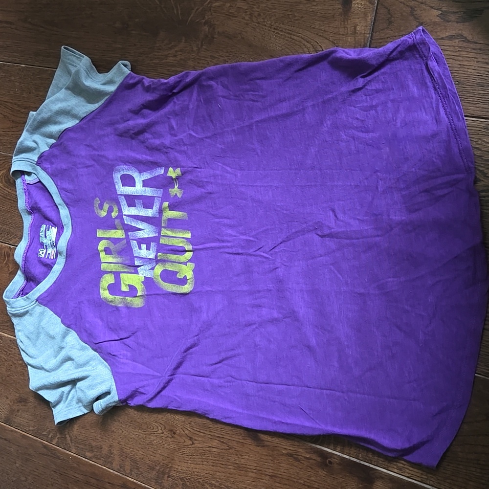 Girls Under Armour T-shirt - “Girls Never Quit” YXL Loose Heatgear Top